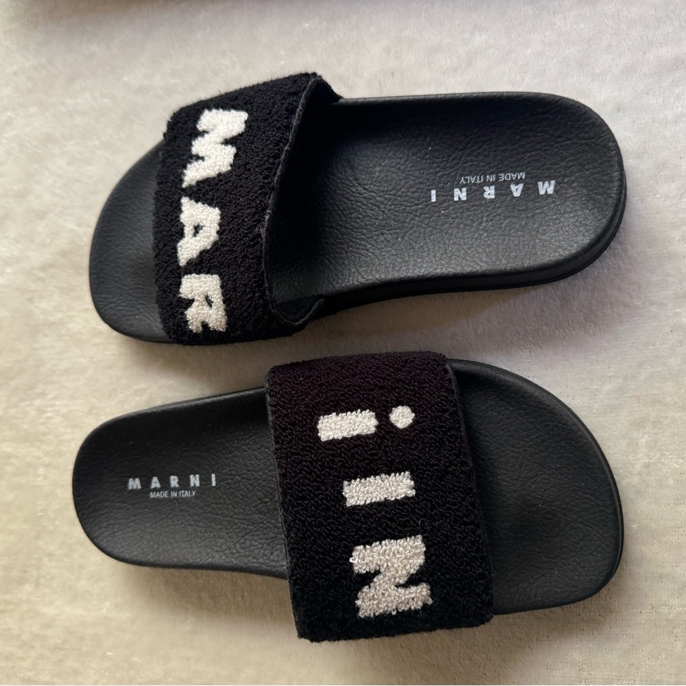 ๐๏ธ Marni! Pool slides - Picture 12 of 15